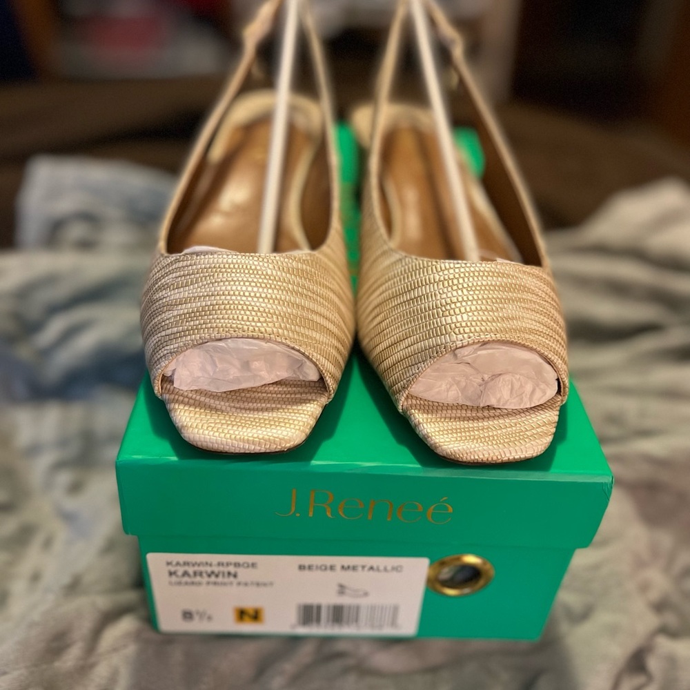 J. Renee’ Karin Lizard Print Patent Size: 8.5N Color: Beige Condition: New